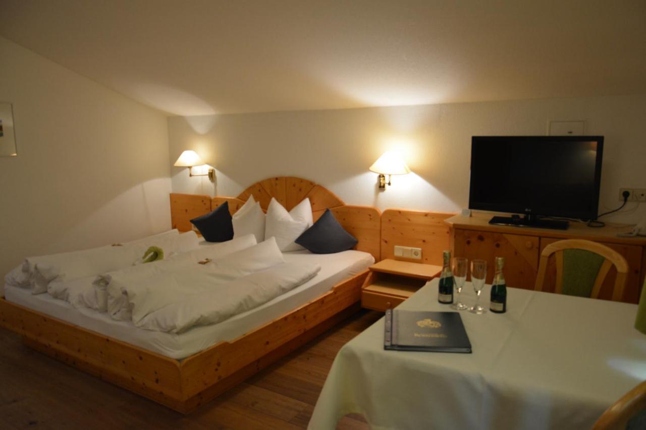 Hotel Am Roemerweg Fiss Exterior photo