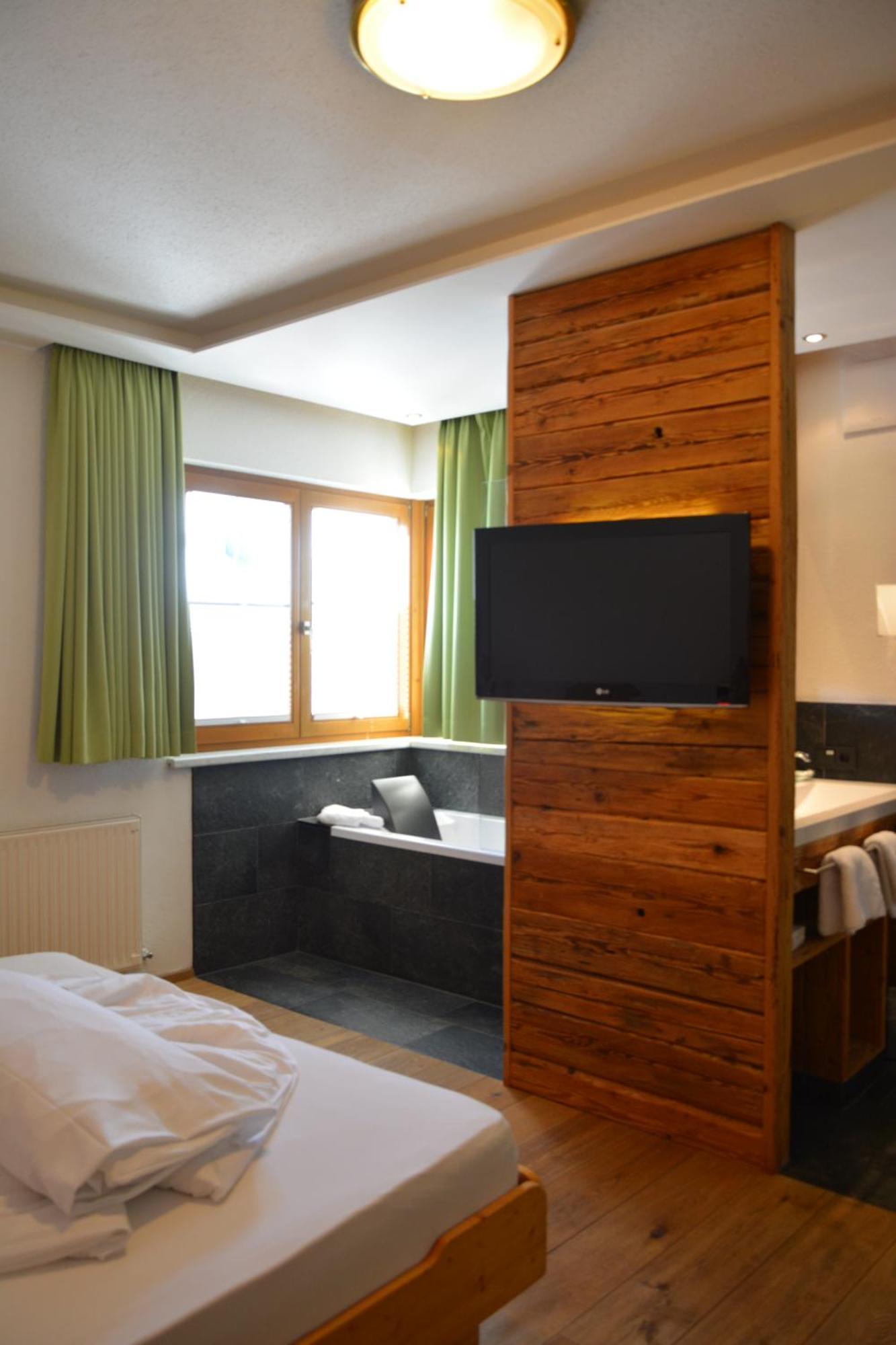 Hotel Am Roemerweg Fiss Room photo